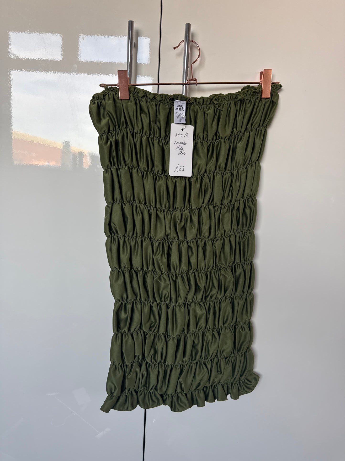 Midi olive scrunchie skirt