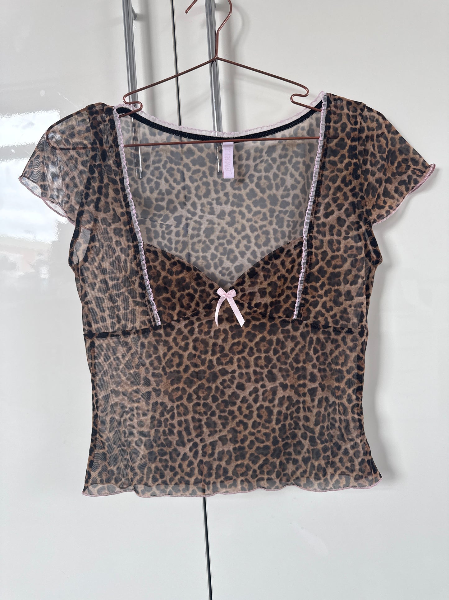 Cap sleeve leopard top sample size 10